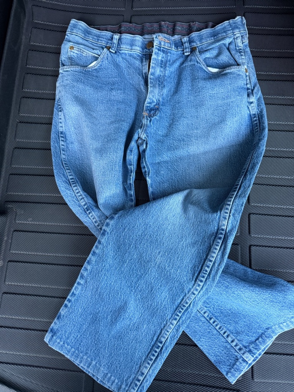 Wrangler Men's Straight Jeans in Light Blue Denim